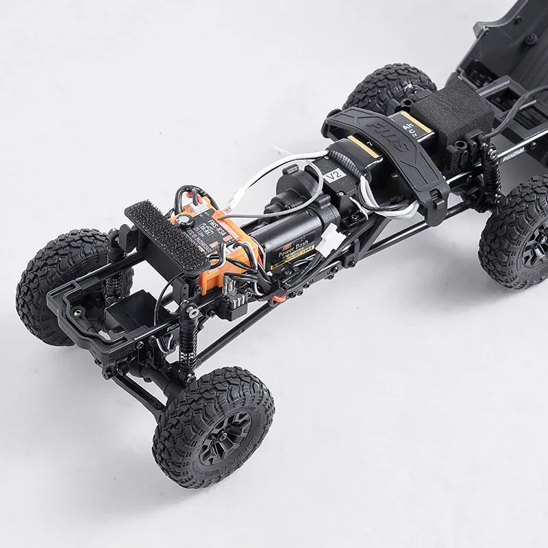 FMS FCX24M Toyota Tacoma 1:24 Scale 4WD RTR Rock Crawler — product photo 7