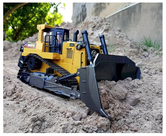 Huina 1554 RC Bulldozer — 11 Function 1:16 Construction Model — 1:16 scale