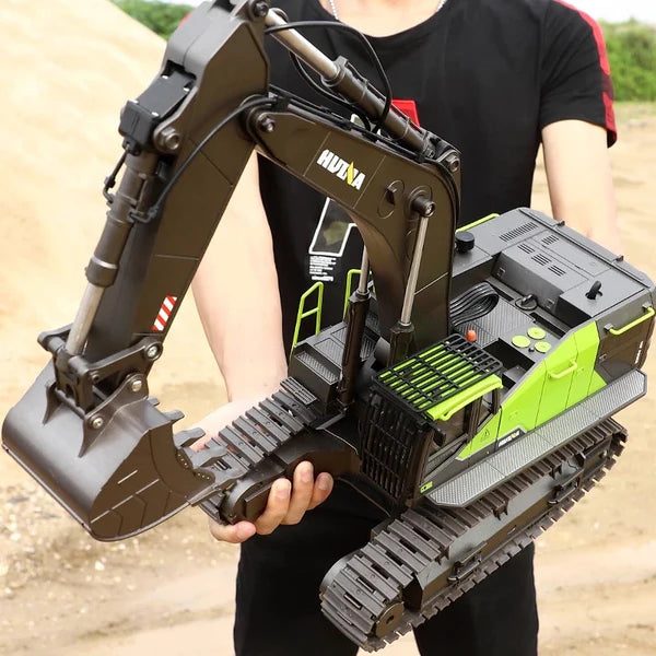 Huina 1593 1:14 RC Excavator Green — 22CH Metal Gear, Lead-Screw Digging — 1:14 scale
