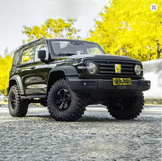 Traction Hobby KM Tank300 V2 1:8 4WD RC Rock Crawler — Metal Drivetrain (RTR) — Highly detailed GWM Tank 300 body at giant 1:8 scale