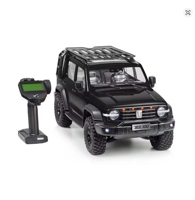 Traction Hobby KM Tank300 V2 1:8 4WD RC Rock Crawler — Metal Drivetrain (RTR) — Built for rock crawling and scale simulation