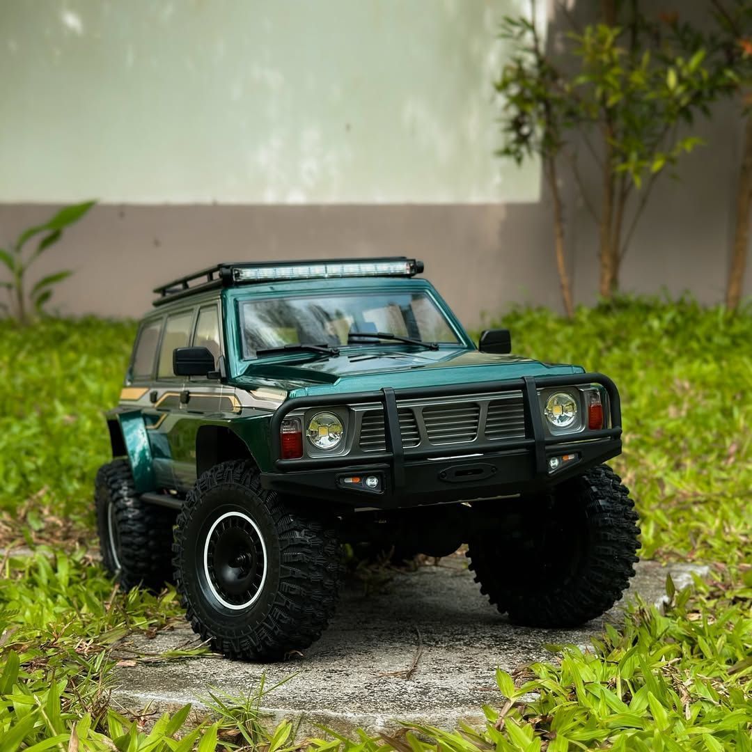 YiKong YK4107 Pro 1:10 4WD Brushless RC Rock Crawler — Nissan Patrol Style (RTR) — 2100KV brushless outrunner