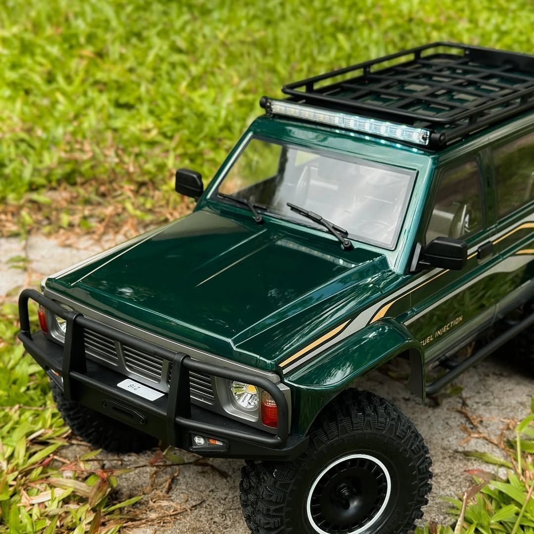 YiKong YK4107 Pro 1:10 4WD Brushless RC Rock Crawler — Nissan Patrol Style (RTR) — Hobbywing WP-1060 2-in-1 ESC