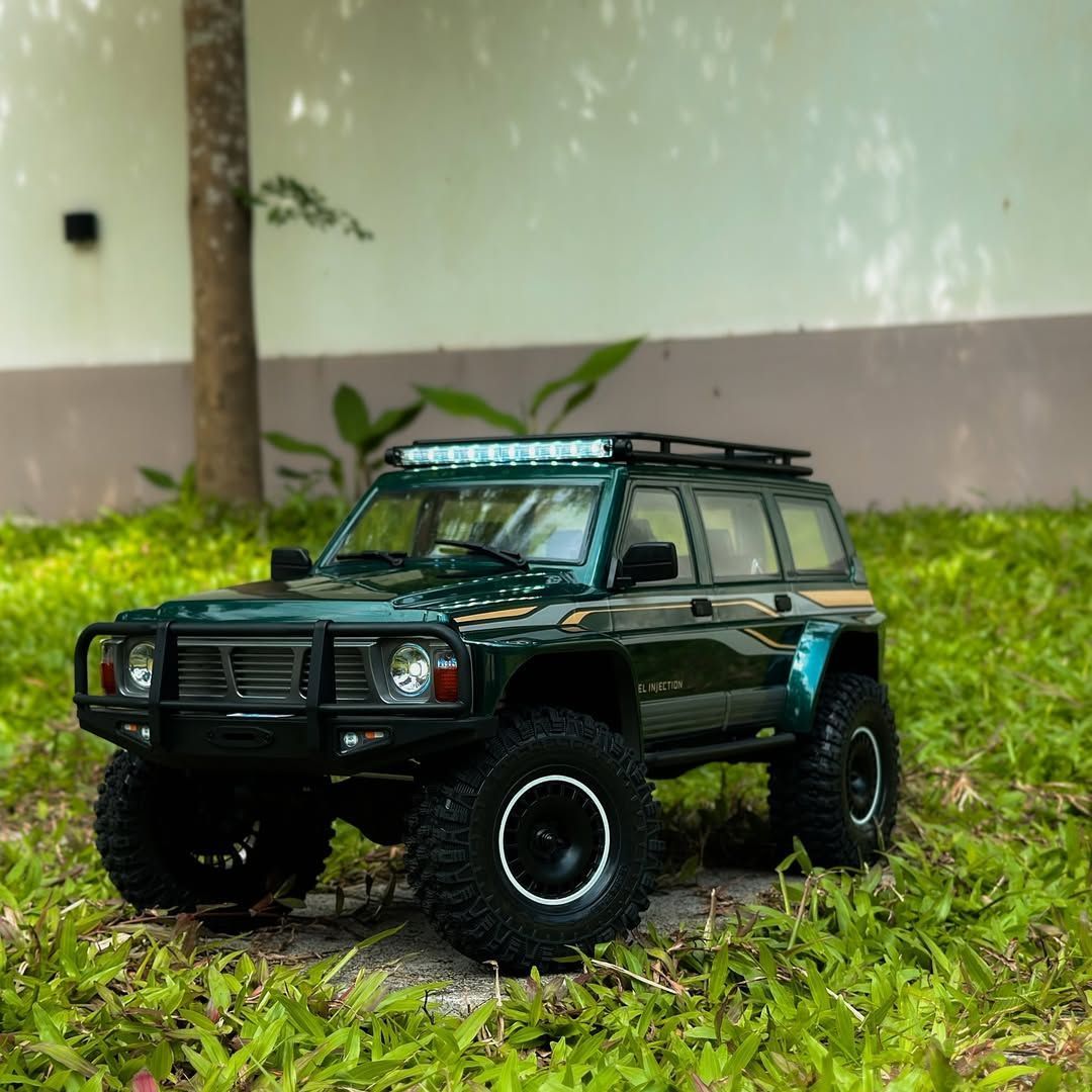 YiKong YK4107 Pro 1:10 4WD Brushless RC Rock Crawler — Nissan Patrol Style (RTR) — 25 kg metal-gear servo